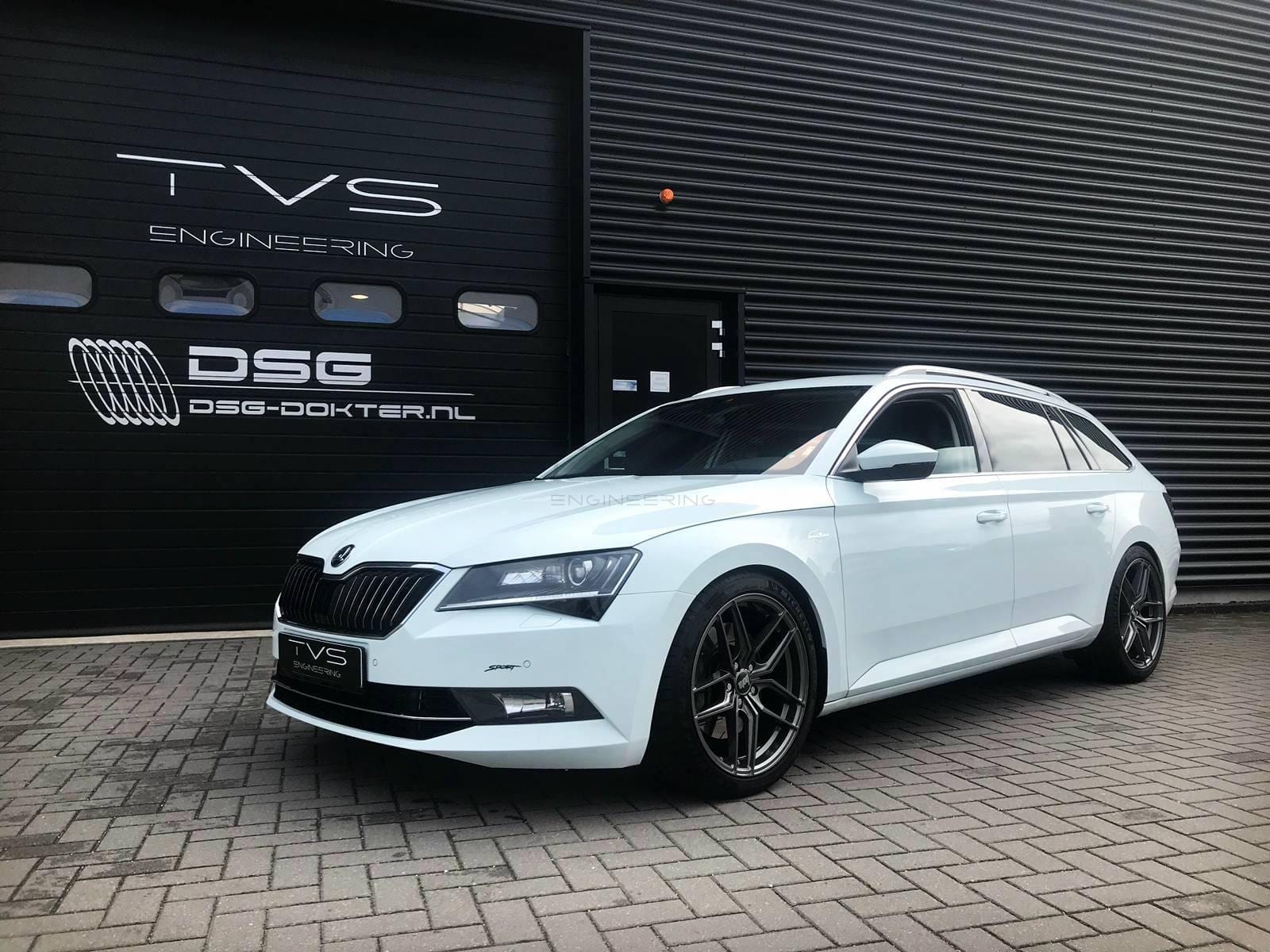 Diketahui K 2 0 L 4 Skoda Superb 2.0 TSI 4×4 L&K (2017) - TVS Engineering